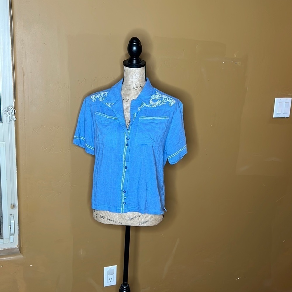 Urban Outfitters Chambray Embroidered Button Down Top XS Blue Western Boho Shirt - Picture 2 of 7